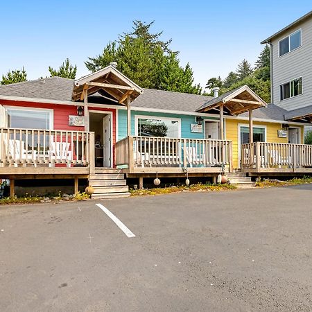 Captain'S Quarters And Cabins Depoe Bay Chambre photo