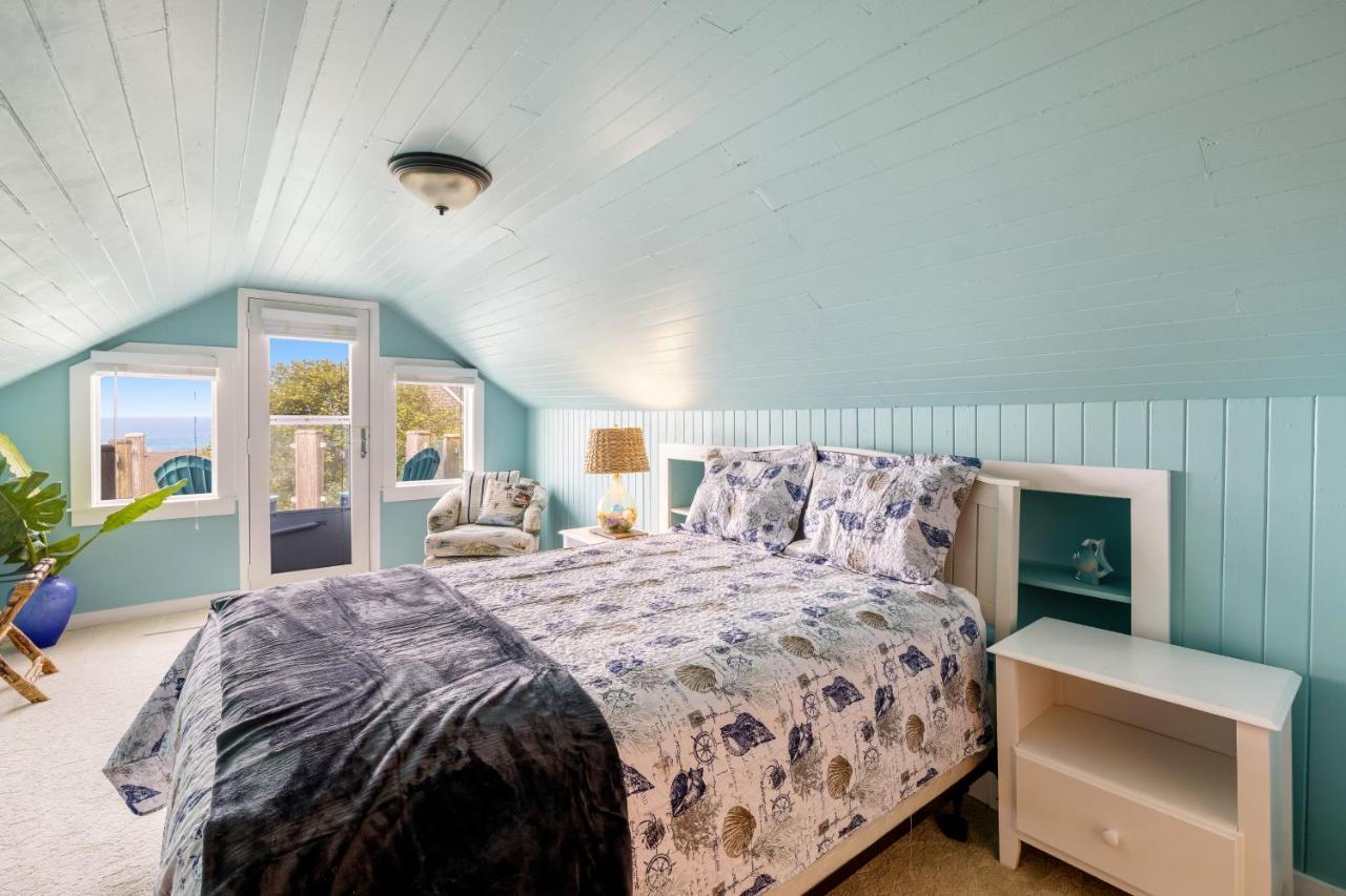 Captain'S Quarters And Cabins Depoe Bay Chambre photo