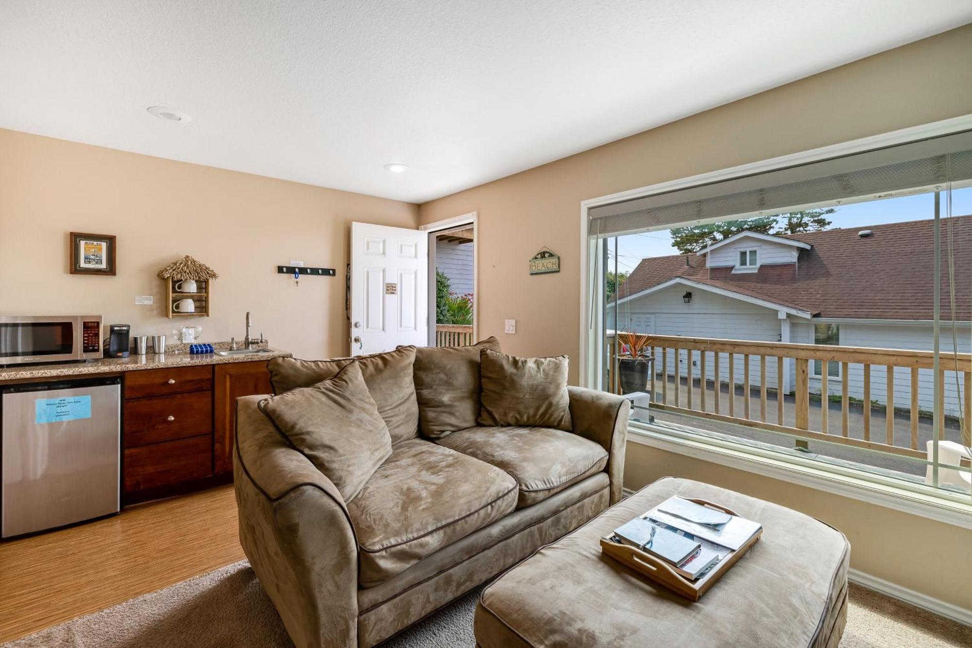 Captain'S Quarters And Cabins Depoe Bay Chambre photo