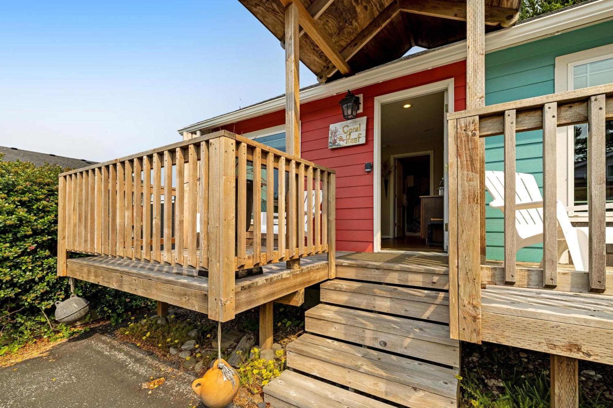 Captain'S Quarters And Cabins Depoe Bay Chambre photo
