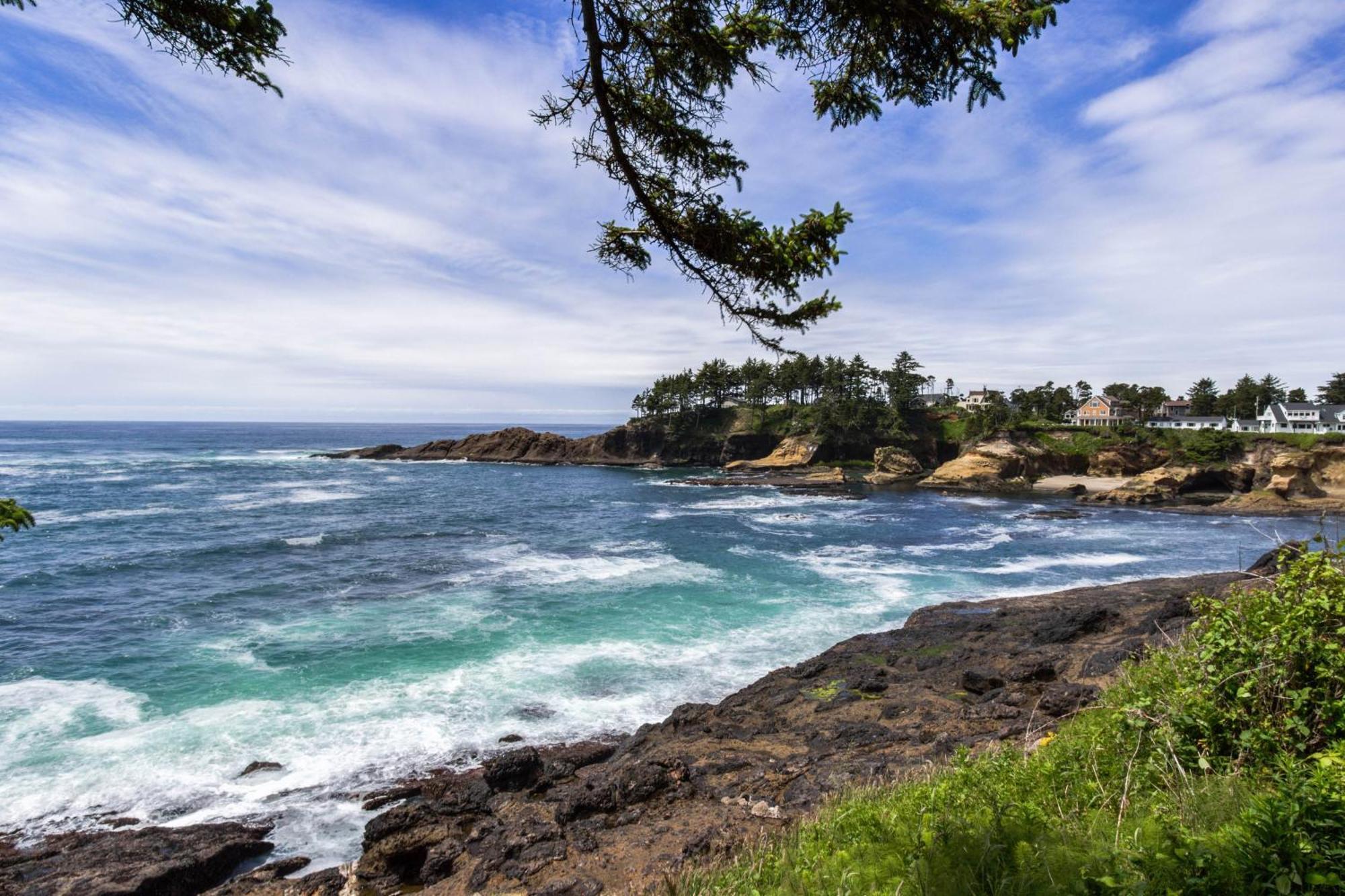 Captain'S Quarters And Cabins Depoe Bay Chambre photo